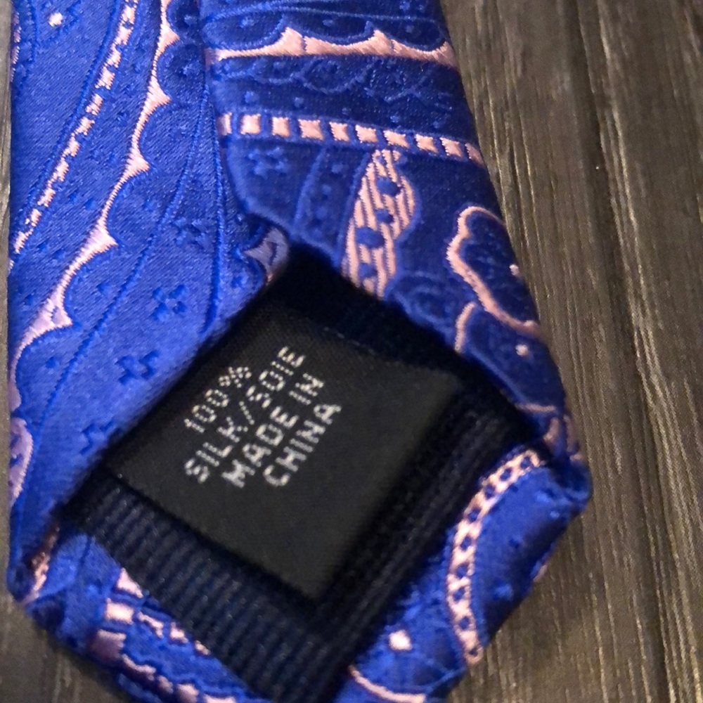 Michael Kors Silk Tie. - Picture 3 of 6